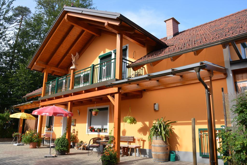 Gaestehaus Schmid Sankt Johann im Saggautal Exterior foto