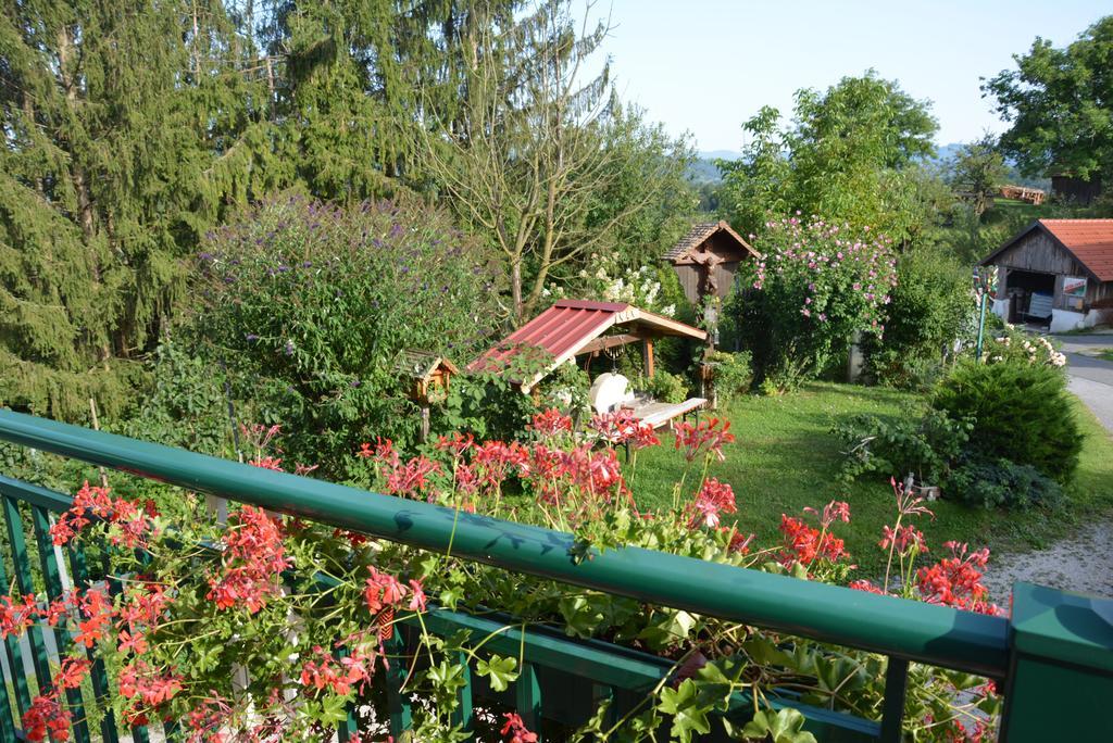 Gaestehaus Schmid Sankt Johann im Saggautal Exterior foto
